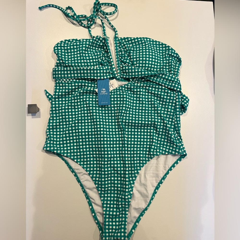 NWT Cupshe One Piece!! Adorable for spring and summer